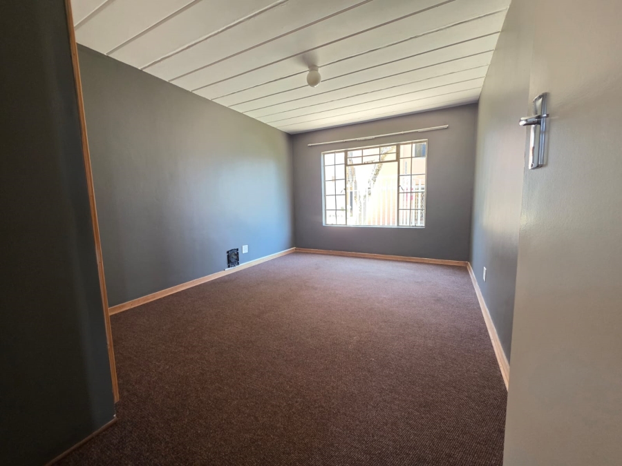 2 Bedroom Property for Sale in Kannoniers Park North West